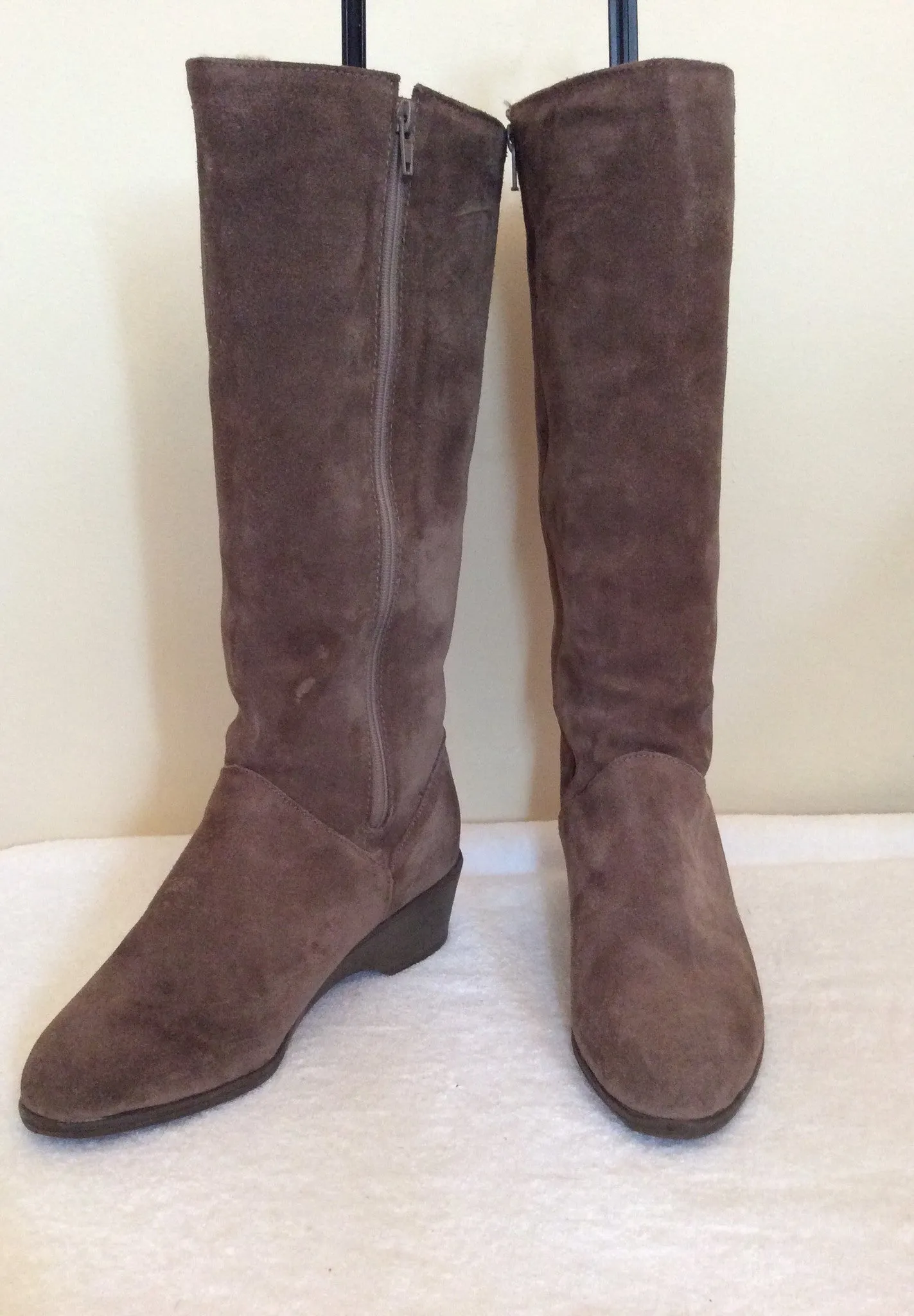 Brand New Richard Draper Brown Suede Sheepskin Lined Boots Size 5/38