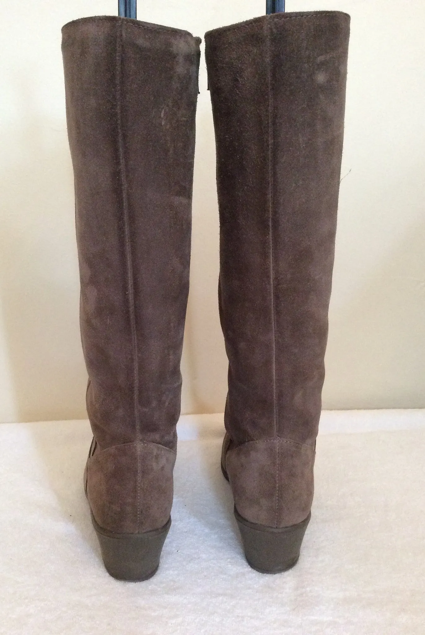 Brand New Richard Draper Brown Suede Sheepskin Lined Boots Size 5/38