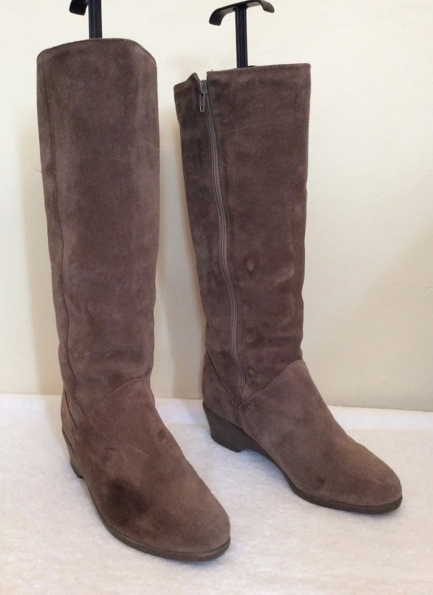 Brand New Richard Draper Brown Suede Sheepskin Lined Boots Size 5/38