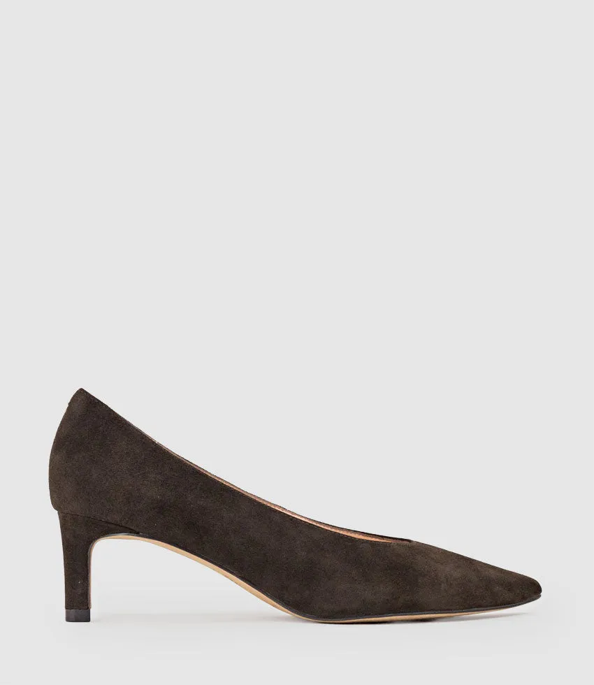 COSETTE55 Choked Up Pump in Chocolate Suede