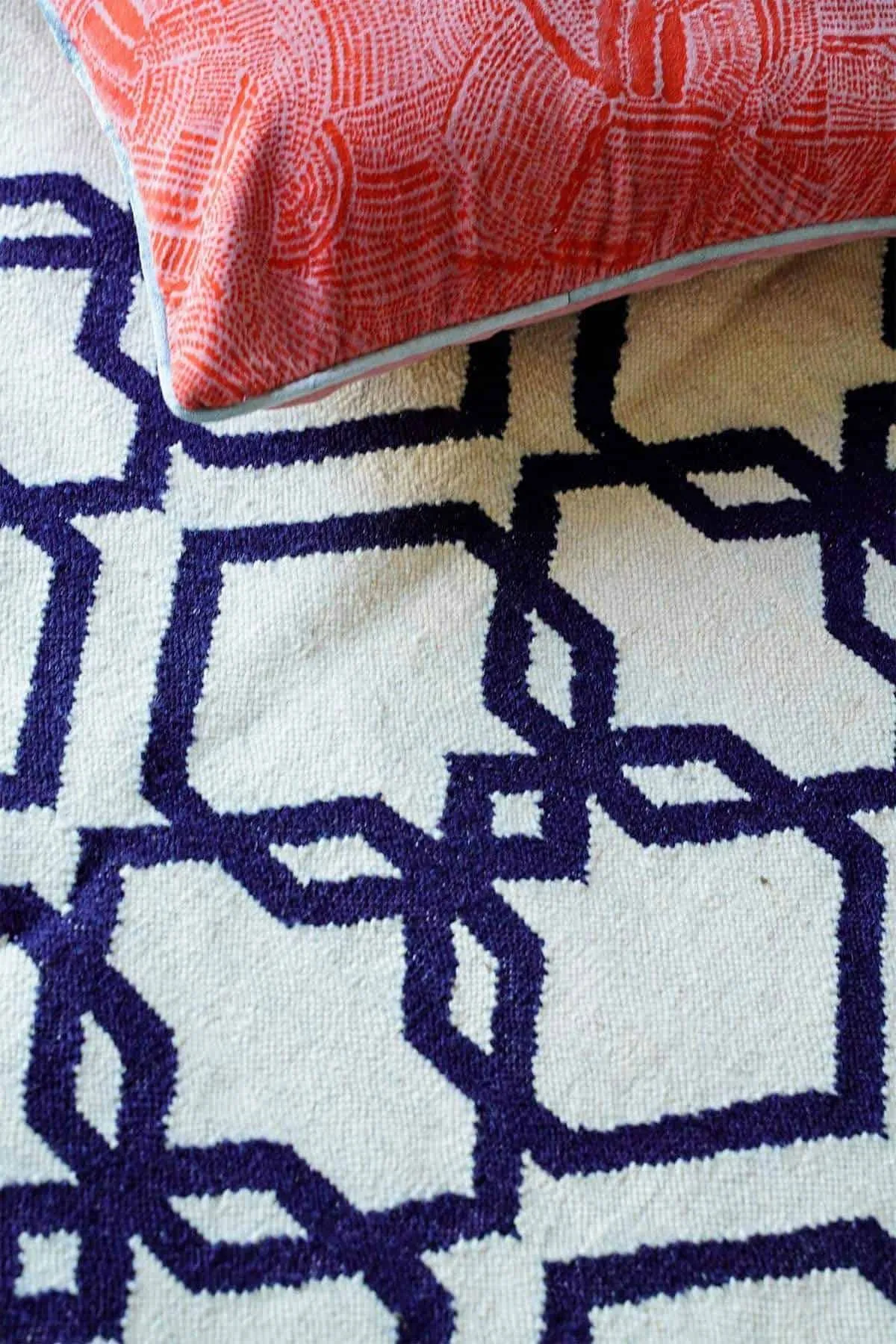 Trellis Woven Rug (Black And White)