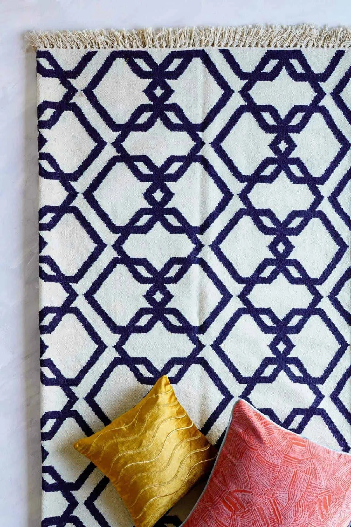 Trellis Woven Rug (Black And White)